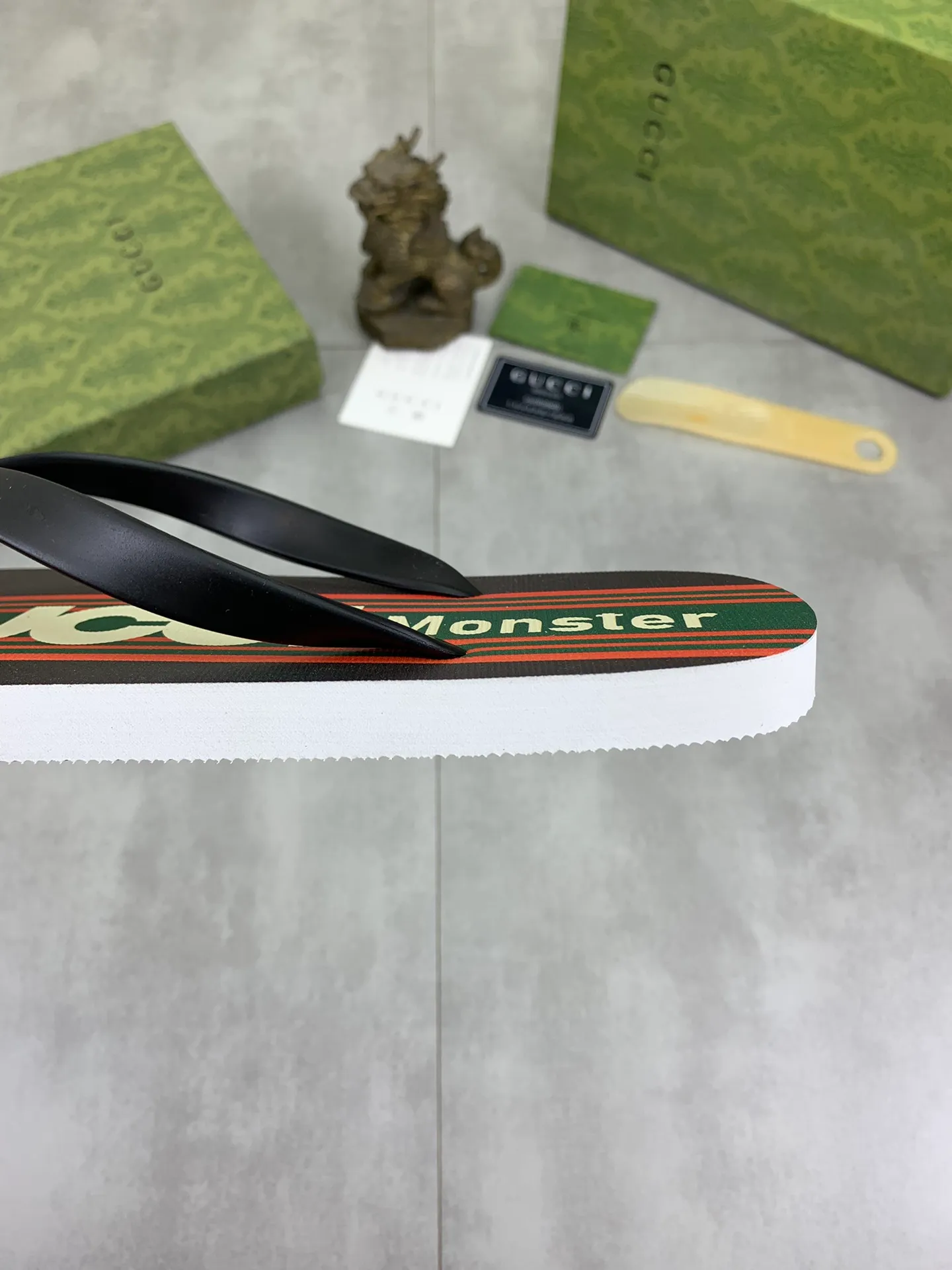 Men's men's shoes 💰P220💰【New style】🆘【GUCCI】Official website's popular Gucci adult couple 🧑‍🤝‍🧑 style, children's flip-flops are on sale at the counter simultaneously! Original fabric imported from Italy. Original bottom provided by the original factory. Size: Adult 36-45. Children’s size: 30-37. Multiple colors available.